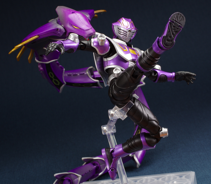 S.H.Figuarts 仮面ライダー王蛇-